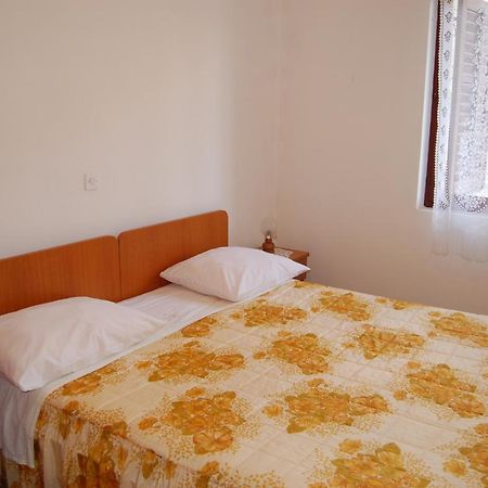 Apartments Villa Angela Krk Town Oda fotoğraf