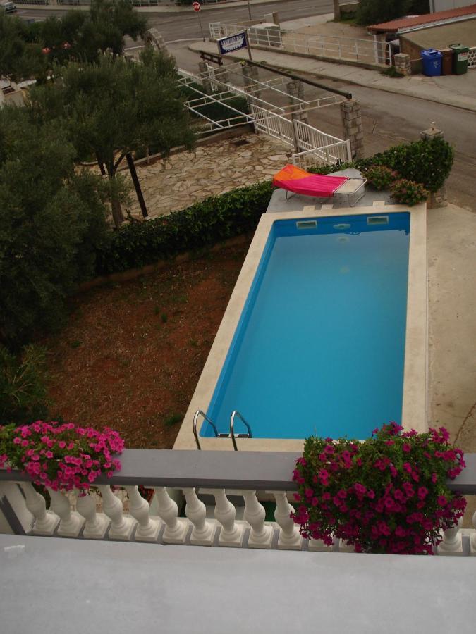 Apartments Villa Angela Krk Town Oda fotoğraf