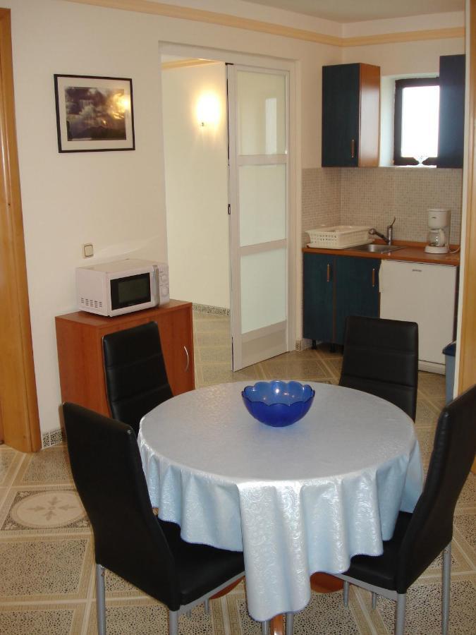 Apartments Villa Angela Krk Town Oda fotoğraf