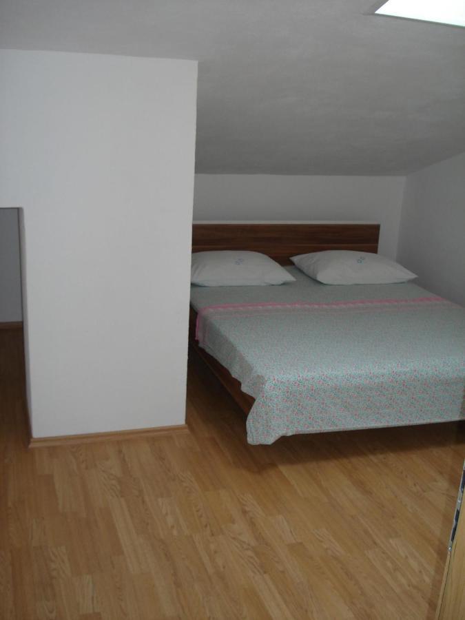 Apartments Villa Angela Krk Town Oda fotoğraf